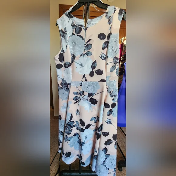 Calvin Klein Floral Sleeveless Dress A line dusty rose gray/white flowers, EUC Calvin Klein Floral Sleeveless Dress A line dusty rose gray/white flowers, EUC